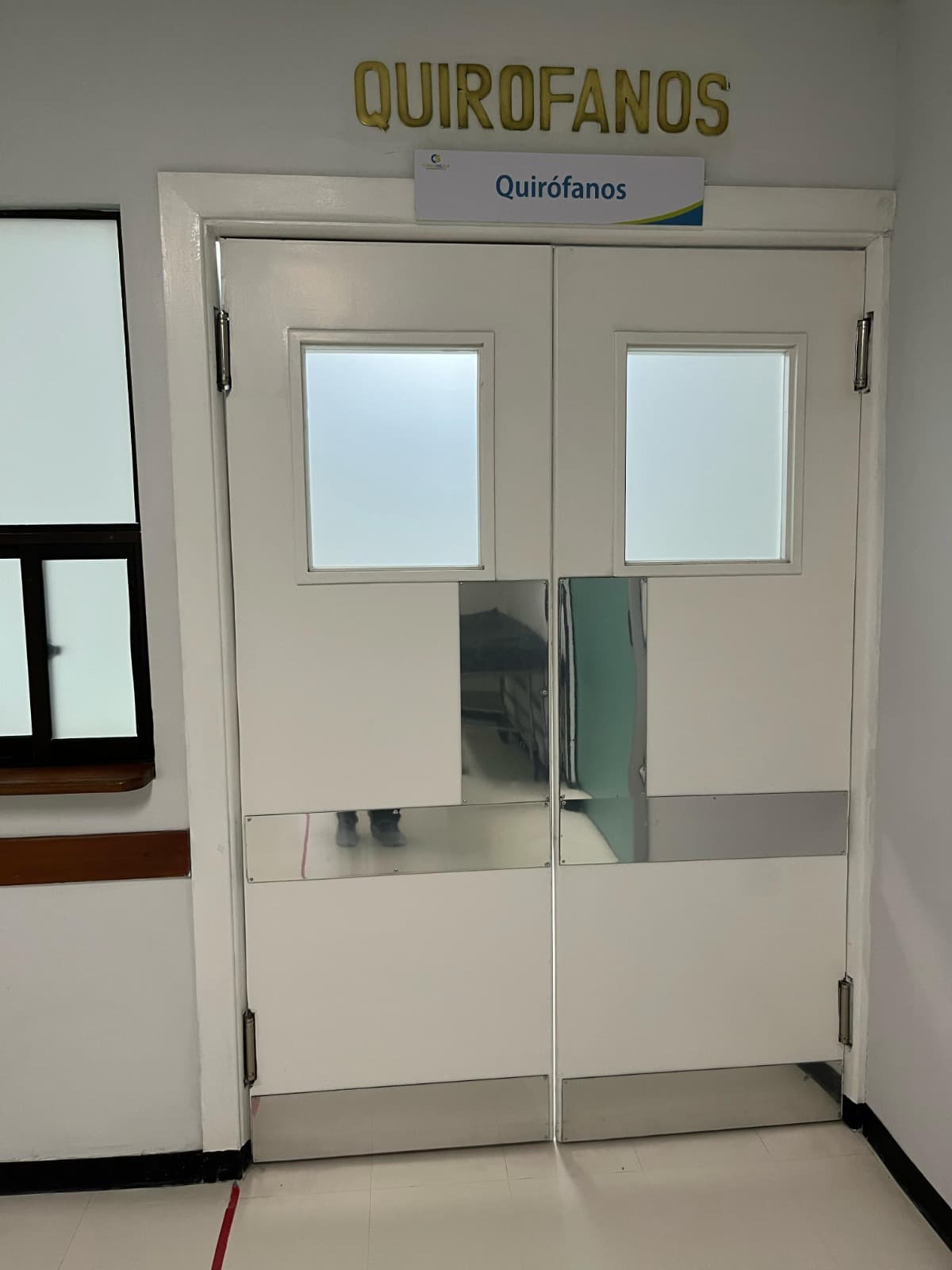 Puertas del área de quirófanos